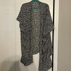 Brandy Melville one size fits all flora kimono carriage